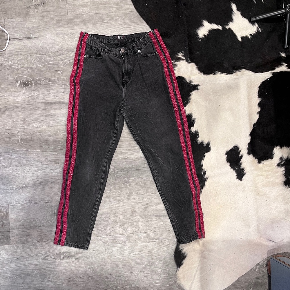Urban Outfitters- BDG- Mom High Rise jeans